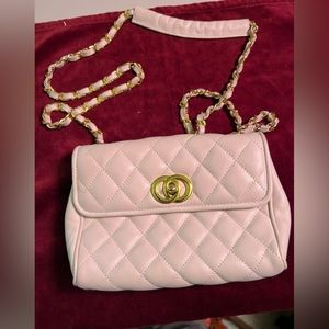 Beautiful Bonelli cream colored bag, Crossbody with chain roping